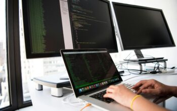 7 Strategi Menjadi Developer IT Serba Bisa di Era AI